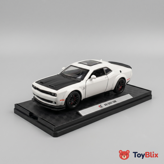 Dodge Challenger SRT Hellcat Premium 1:32 Scale Die-Cast Muscle Car