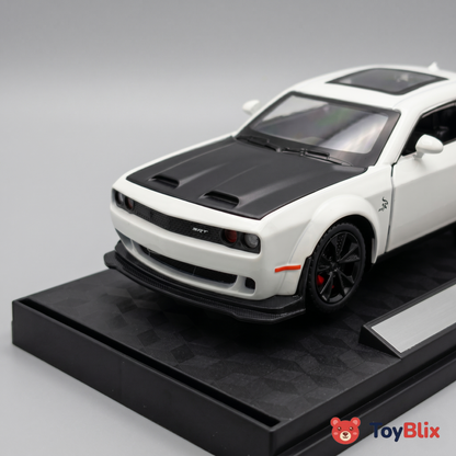 Dodge Challenger SRT Hellcat Premium 1:32 Scale Die-Cast Muscle Car