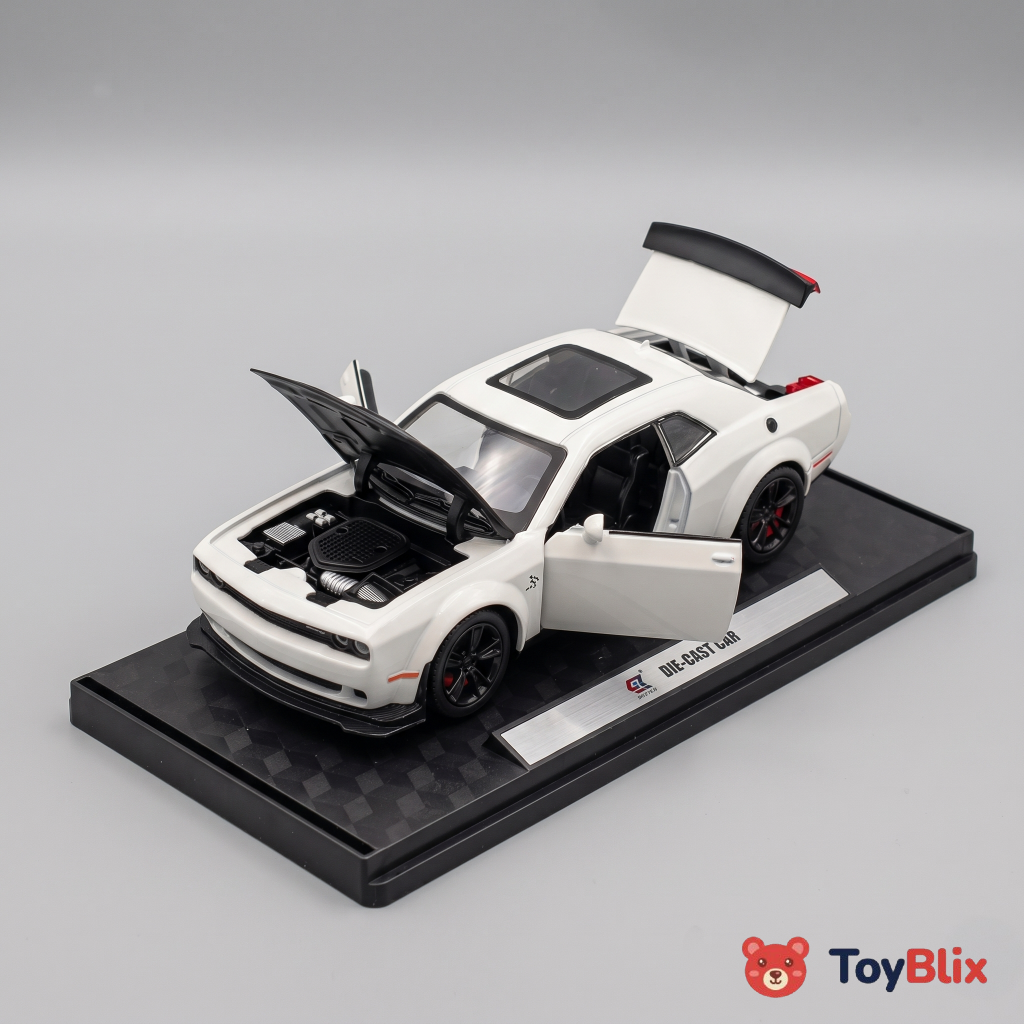 Dodge Challenger SRT Hellcat Premium 1:32 Scale Die-Cast Muscle Car